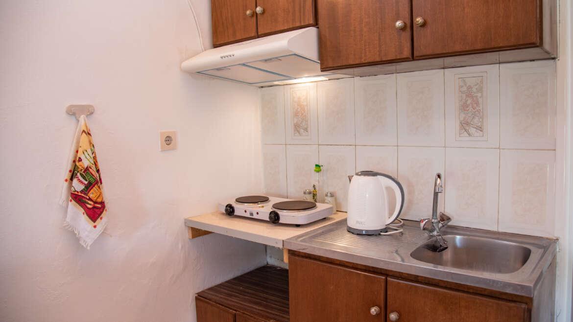 • Fully Equipped kitchen.