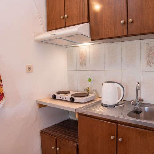 • Fully Equipped kitchen.