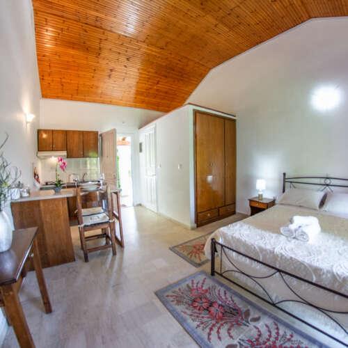 • Air-conditioned rooms